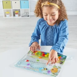 Aktivitetsmatte - Former, farge & finmotorikk
