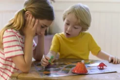 Aktivitetssett med dinosaurer