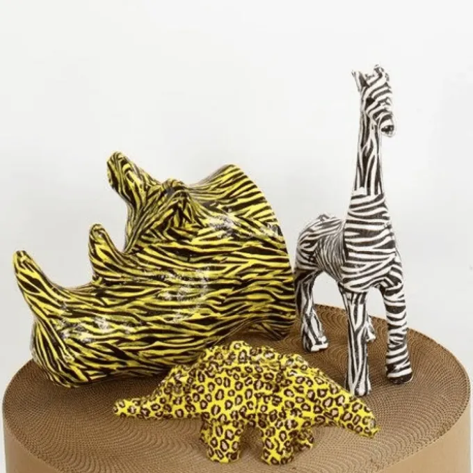 Stegosaurus av pappmasjé - L: 21,9 cm