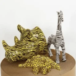 Stegosaurus av pappmasjé - L: 21,9 cm